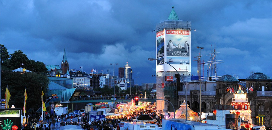 Plakatkampagne am Pegelturm in Hamburg